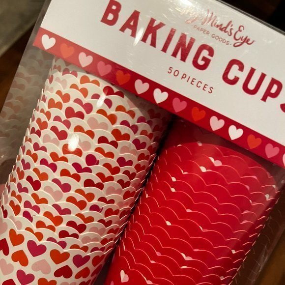Cupcakes or Baking Cups for Small Cakes (100/Heart-Themed)(new) (party supplies) - Picture 3 of 14